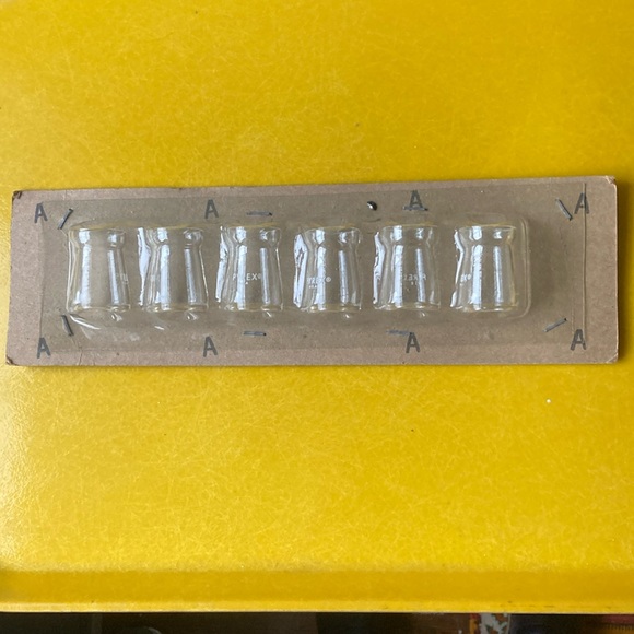 Deadstock Pyrex set of 6 tiny glass beaker funnels in original packaging - Picture 1 of 11